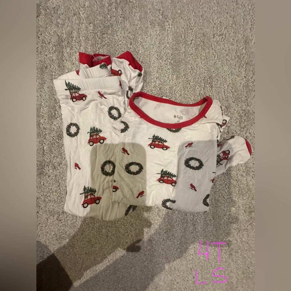 Kids Pajamas with Red and White Holiday Print Kyte Baby Christmas Wreath 4T